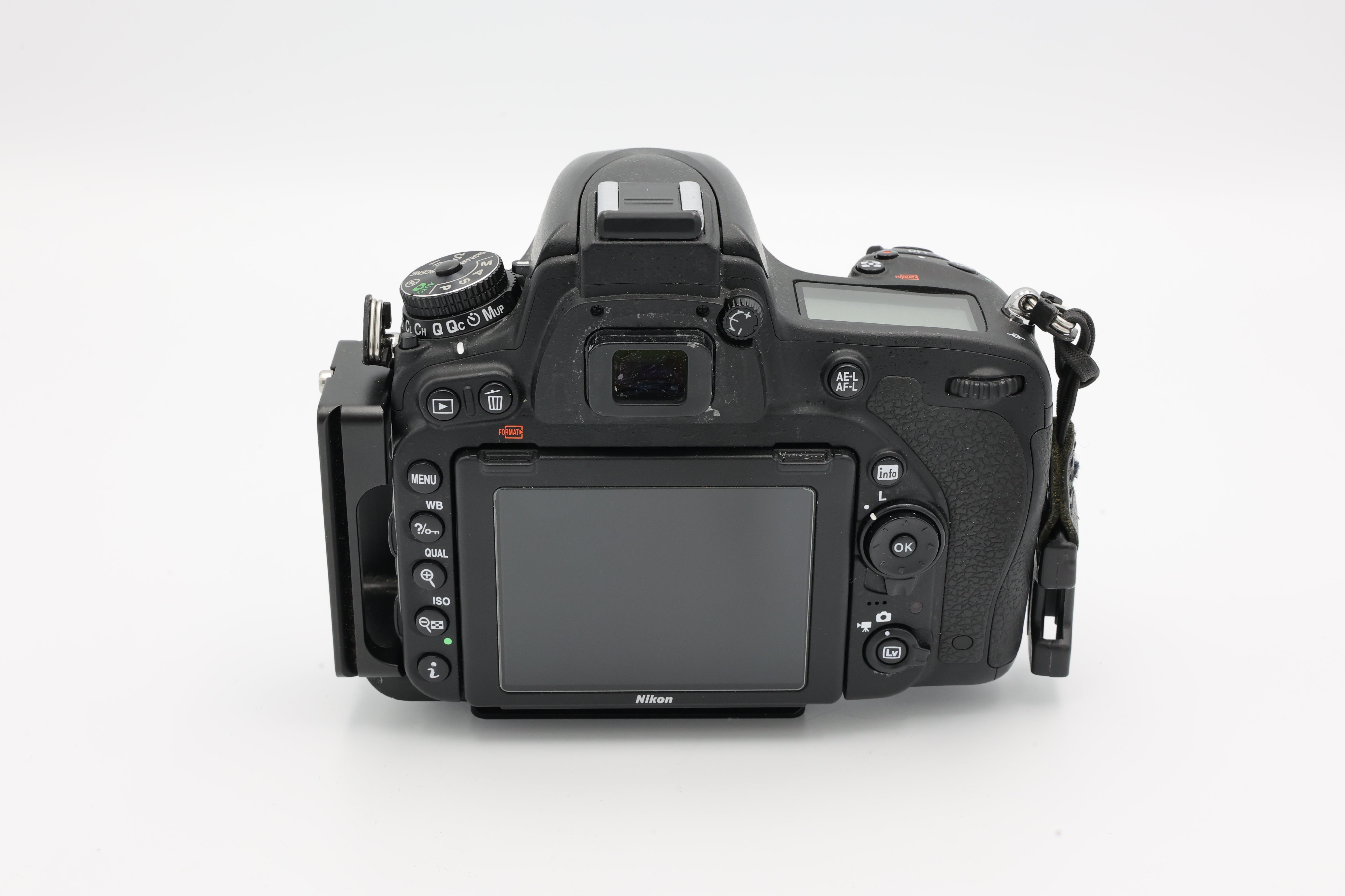 Used Nikon D750 Full-Frame DSLR Camera Body with L-Bracket Plate (#3070041ACP)