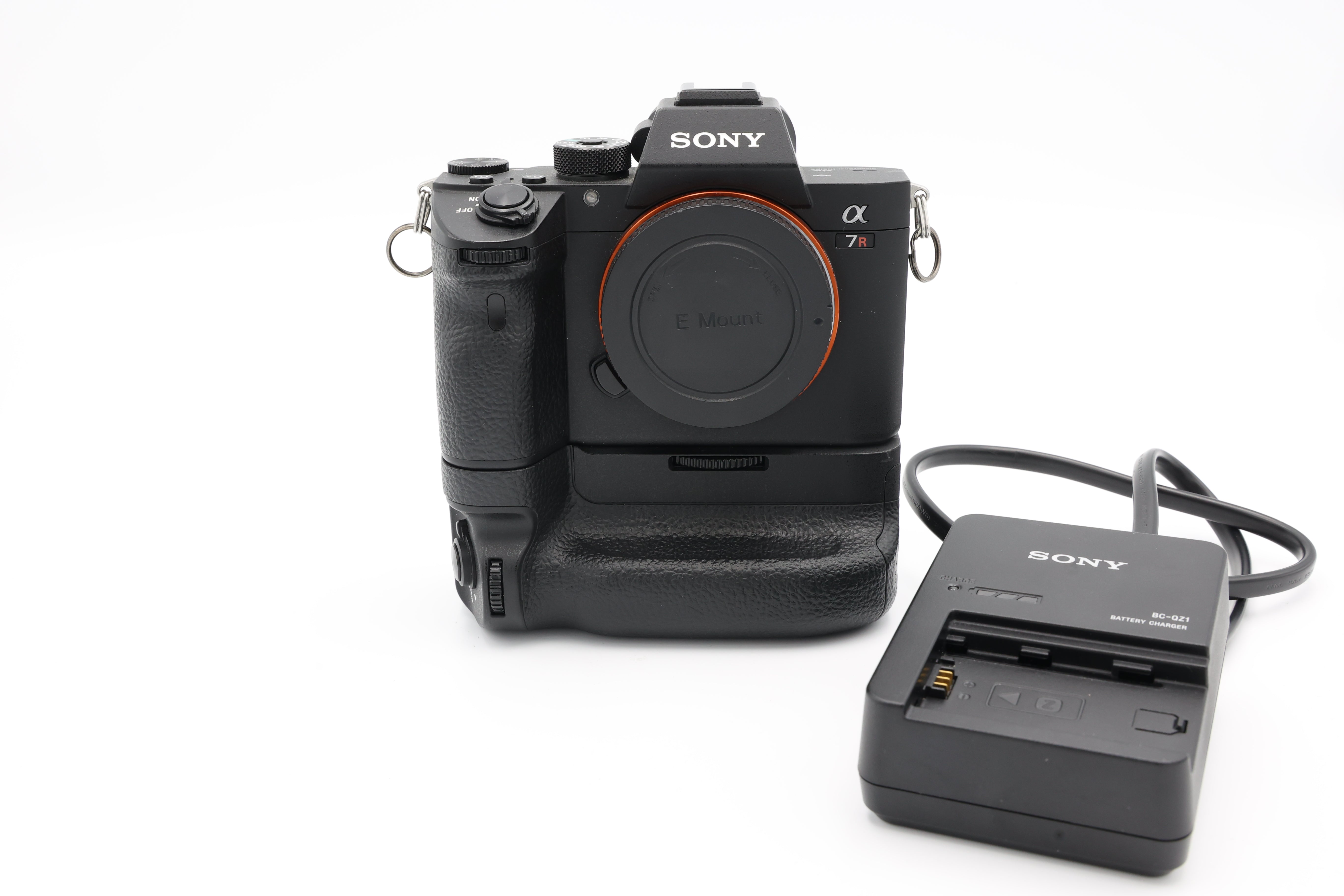 USED Sony A7R III Body with VG-C3EM Battery Grip (#3345321ACP+3394437ACP)