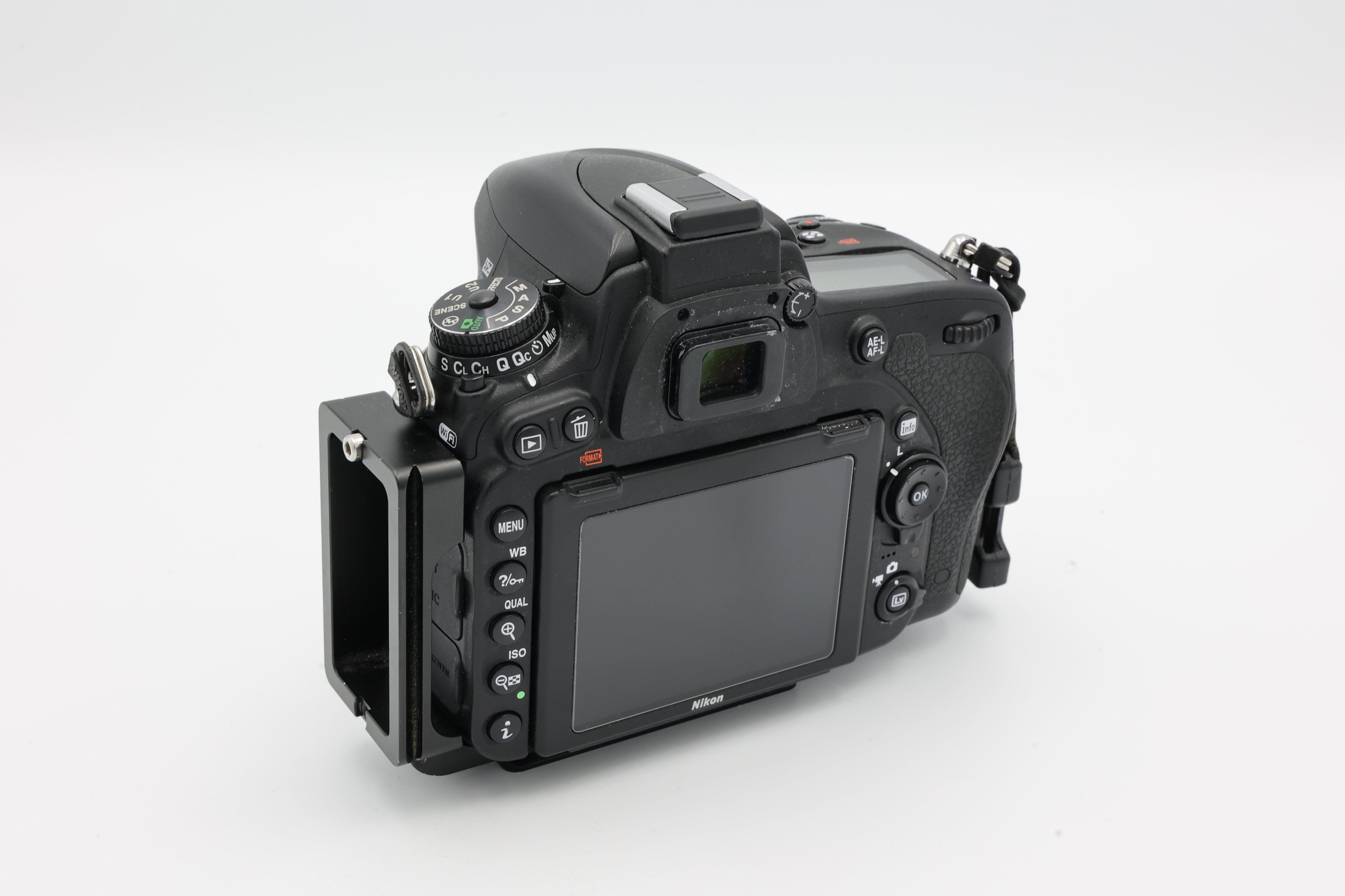 Used Nikon D750 Full-Frame DSLR Camera Body with L-Bracket Plate (#3070041ACP)