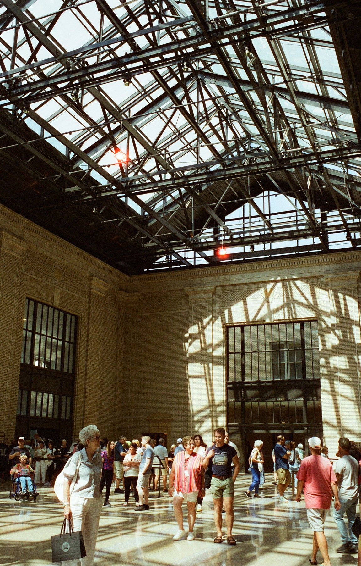 CineStill 400Dynamic C-41 Color Negative Film (35mm Roll Film, 36 Exposures)