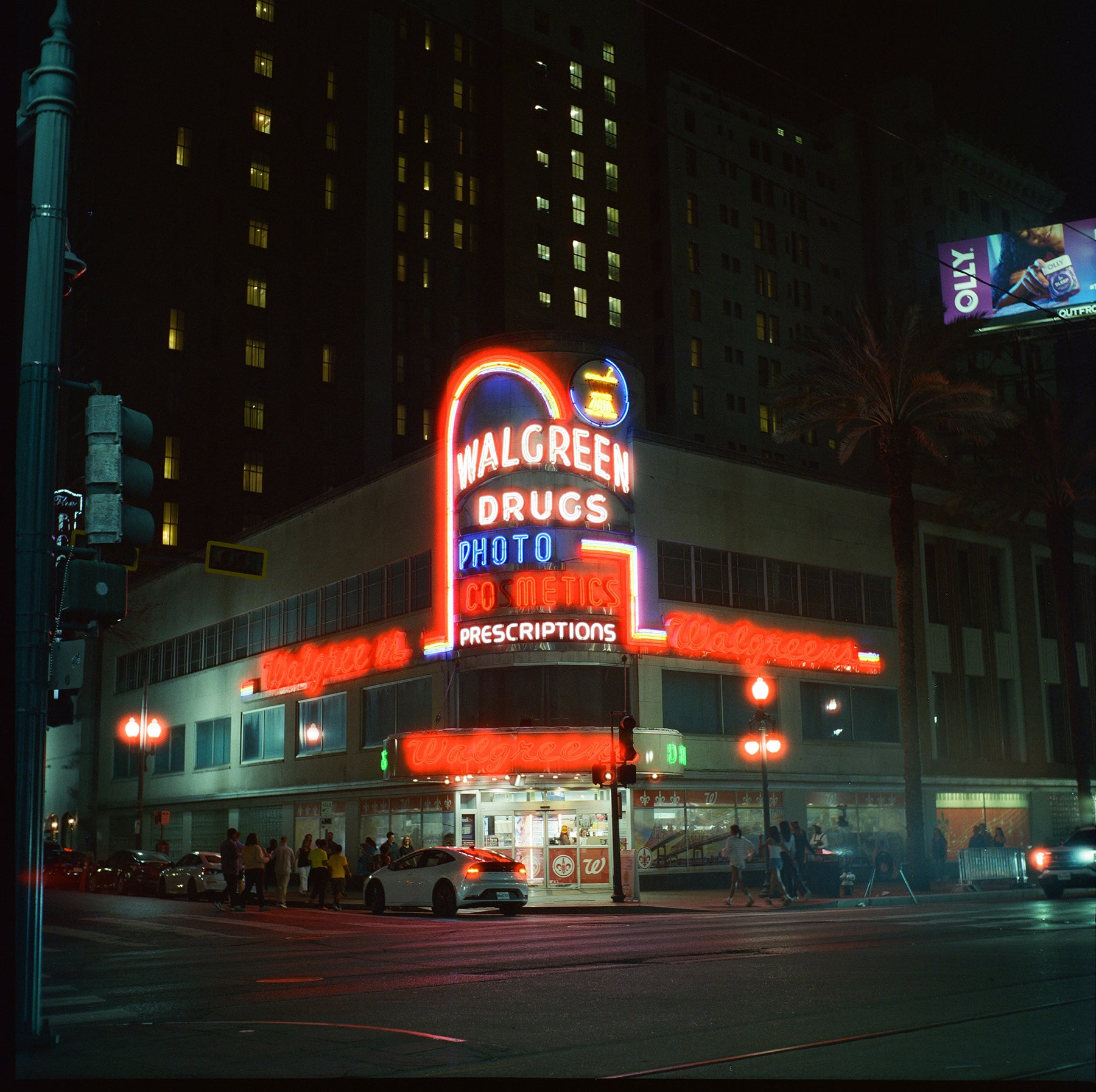 Cinestill 800Tungsten Xpro C-41 Color Negative Film (35mm Roll Film, 36 Exposures)