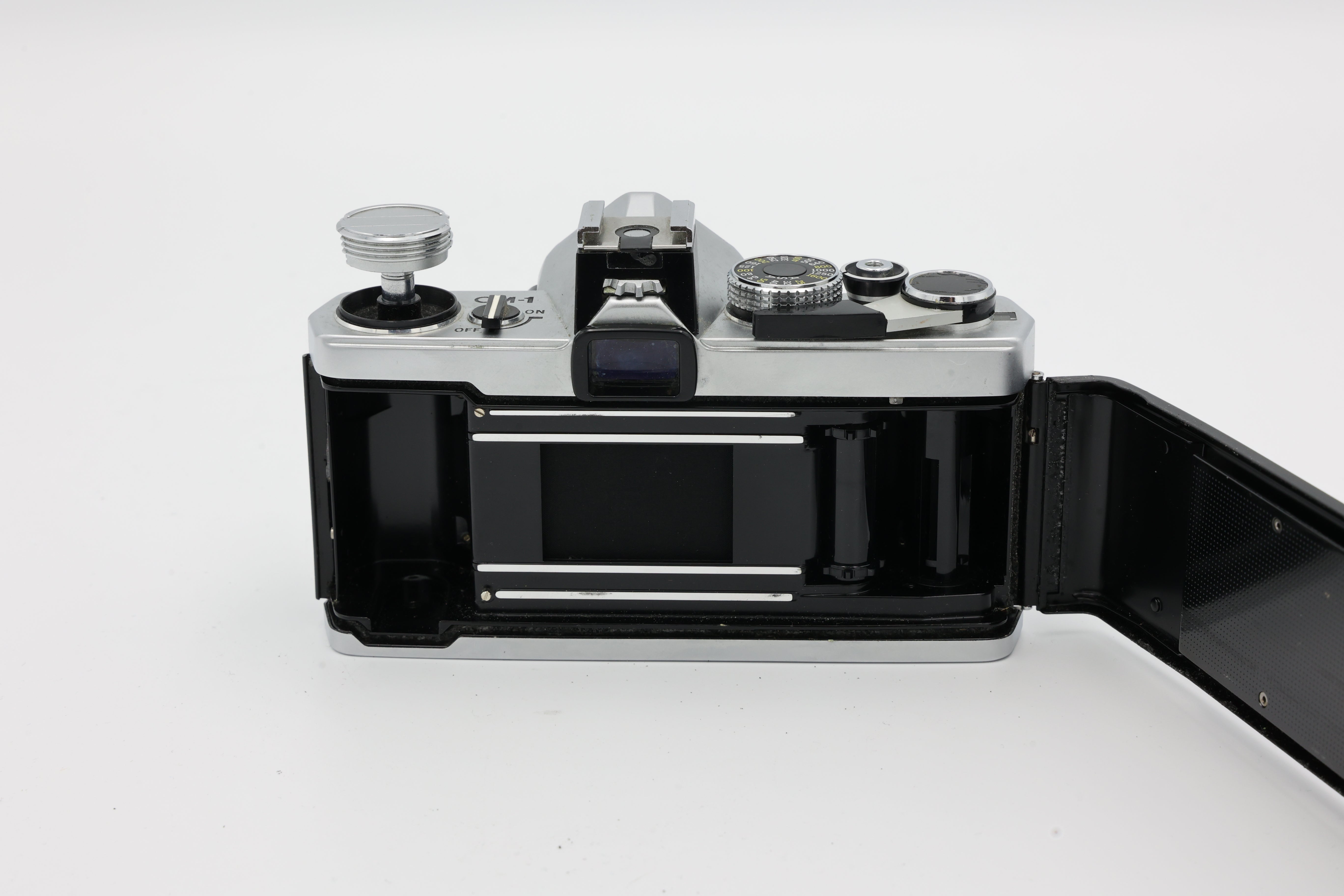 USED Olympus OM-1 w/ 50mm F/1.8 Lens (1387017ACP)