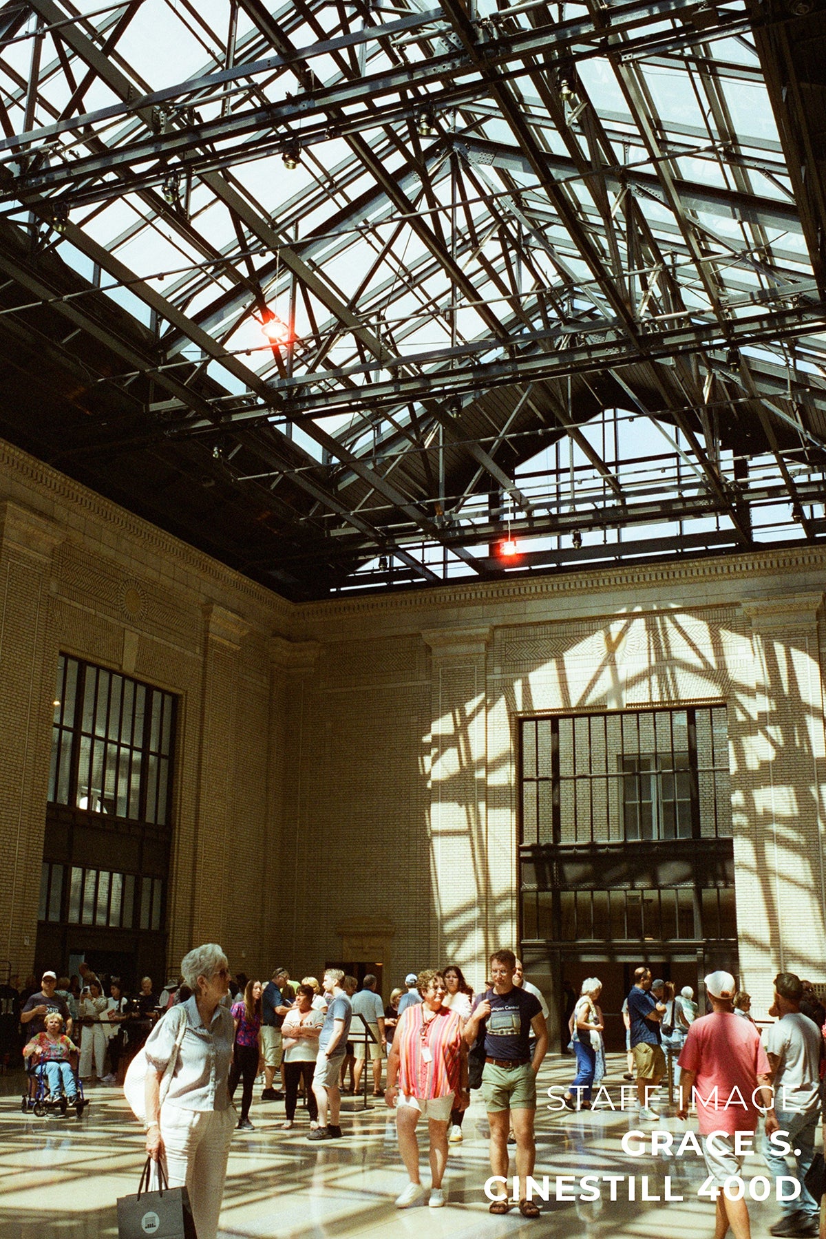 CineStill 400Dynamic C-41 Color Negative Film (120 Roll Film)