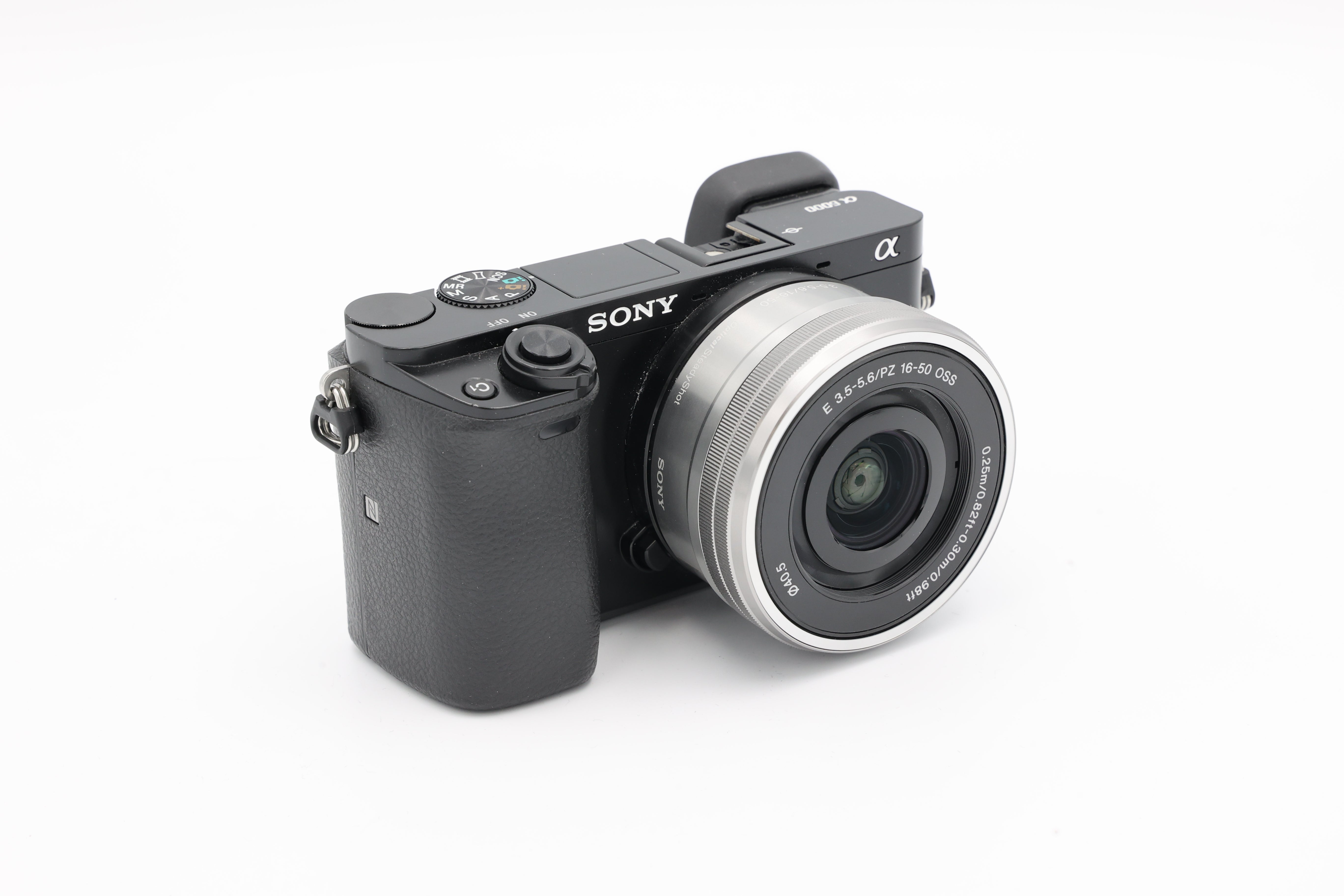 USED Sony A6000 with16-50mm f/3.5-5.6 Lens (#6837499ACP)