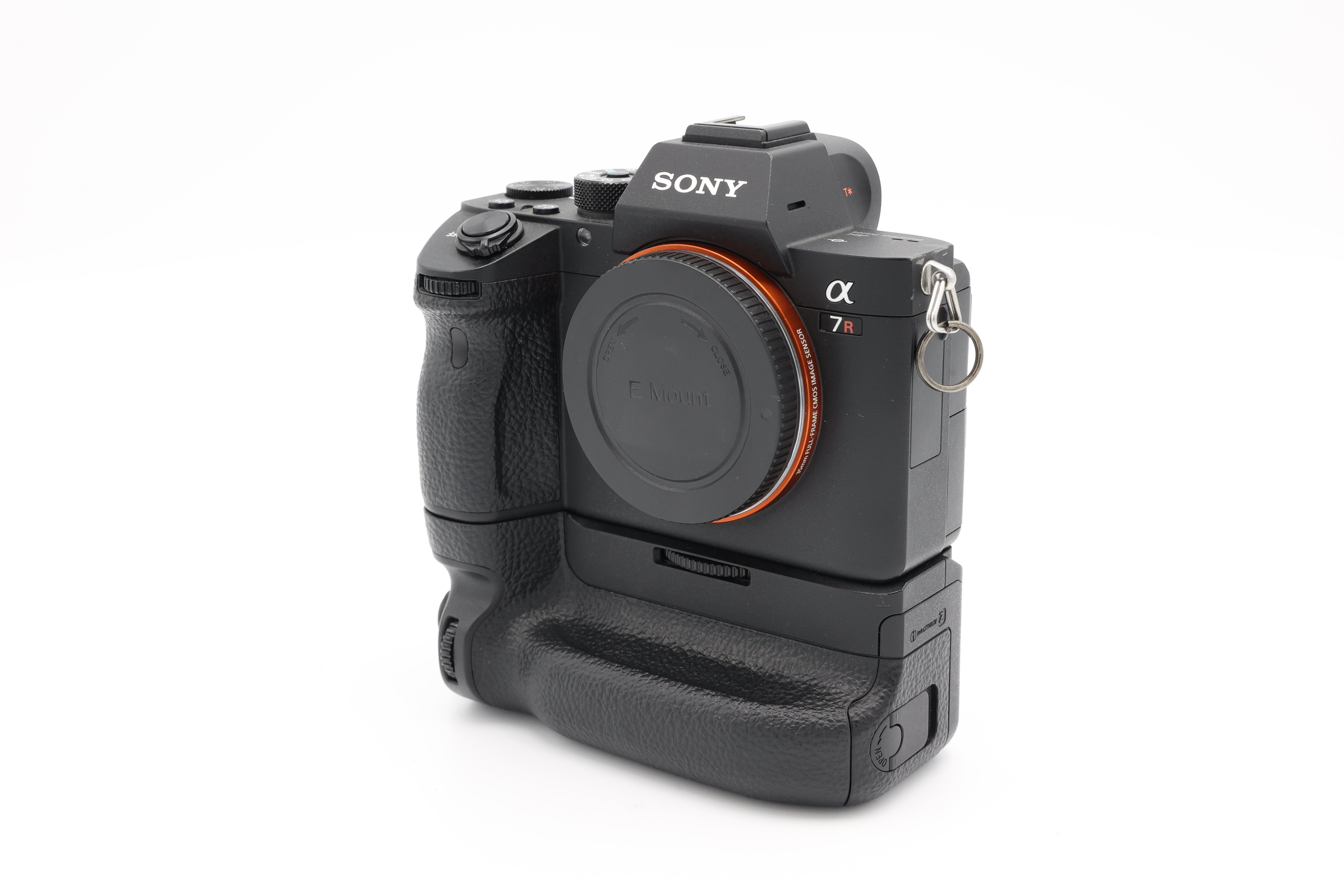 USED Sony A7R III Body with VG-C3EM Battery Grip (#3345321ACP+3394437ACP)