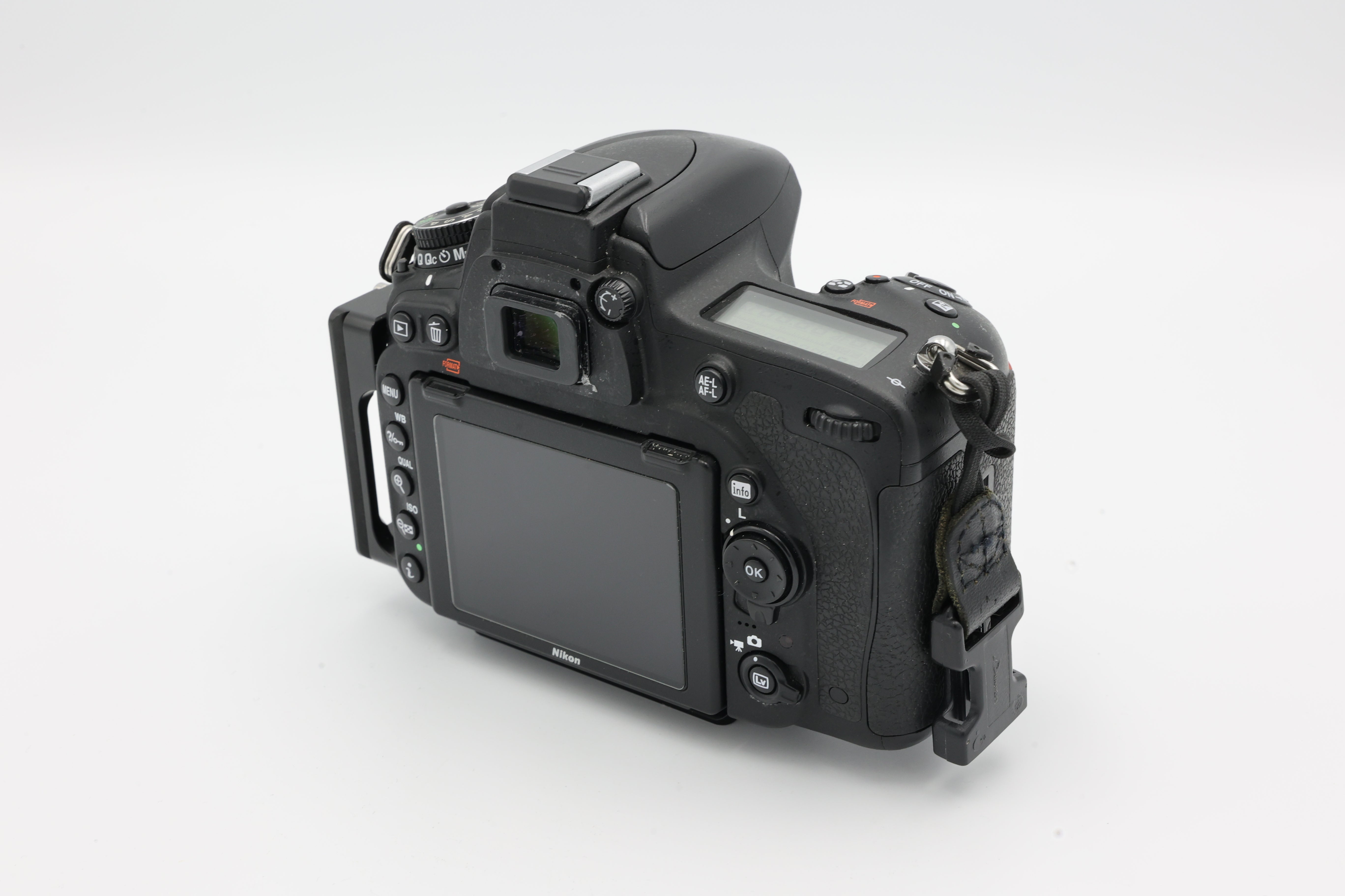 Used Nikon D750 Full-Frame DSLR Camera Body with L-Bracket Plate (#3070041ACP)